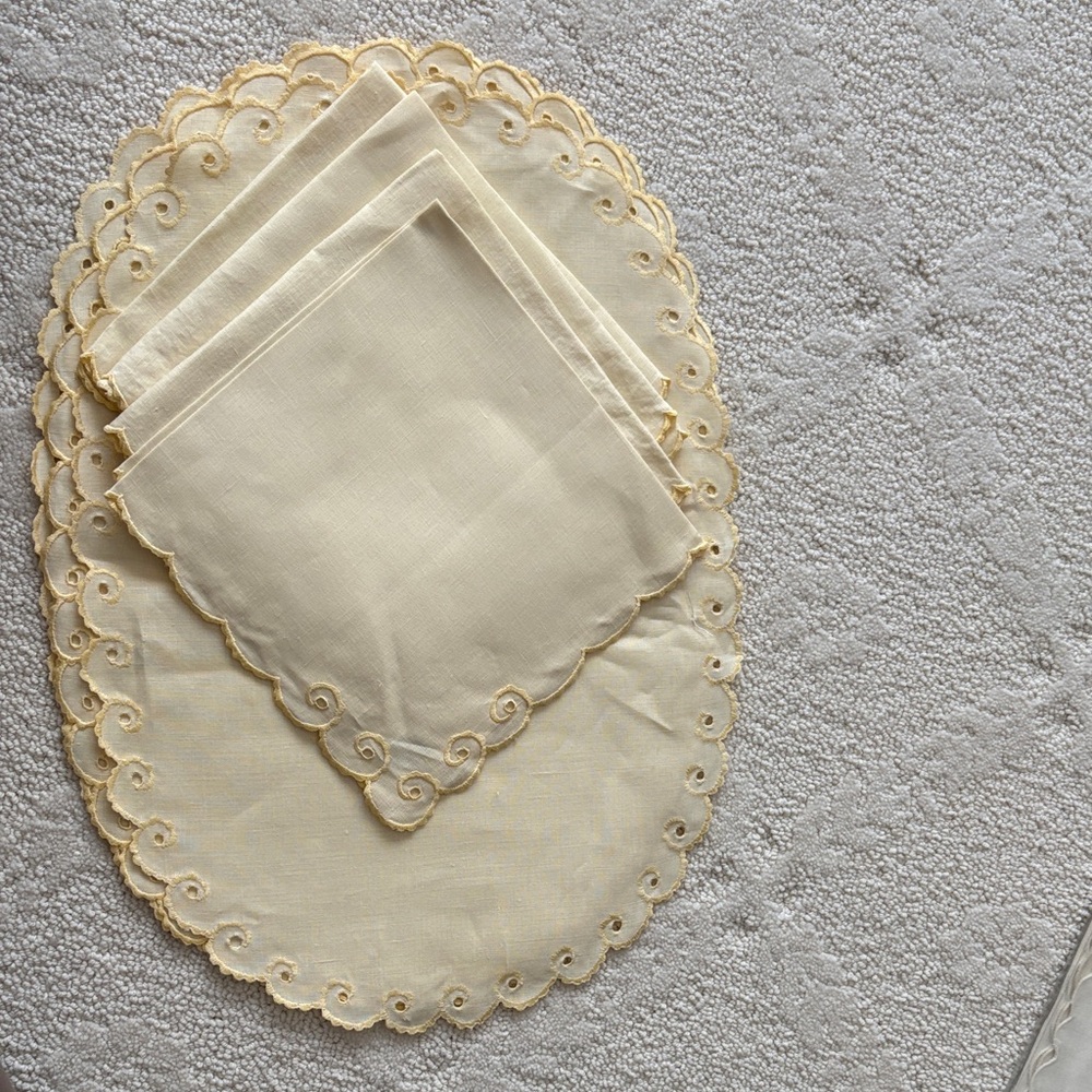Leacock-Elegant Cream Lace placemat and napkin set of 4